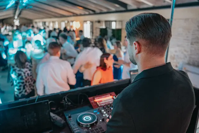 Boda de María y Chema en Masía El Teular, Sueca, una celebración natural y emotiva en Valencia. fiesta