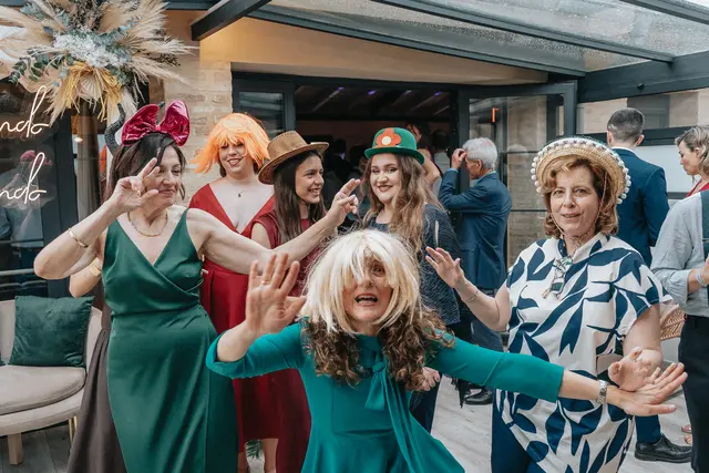Boda de María y Chema en Masía El Teular, Sueca, una celebración natural y emotiva en Valencia. fiesta photocall