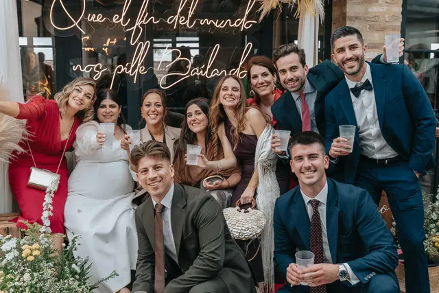 Boda de María y Chema en Masía El Teular, Sueca, una celebración natural y emotiva en Valencia. photocall