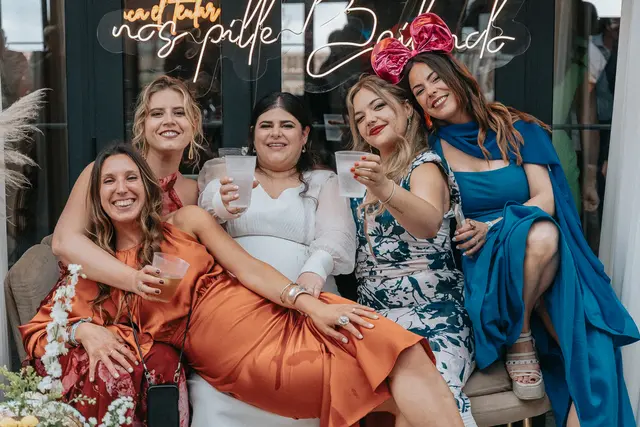 Boda de María y Chema en Masía El Teular, Sueca, una celebración natural y emotiva en Valencia. photocall