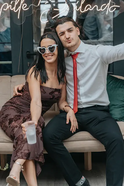 Boda de María y Chema en Masía El Teular, Sueca, una celebración natural y emotiva en Valencia. photocall