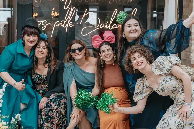 Boda de María y Chema en Masía El Teular, Sueca, una celebración natural y emotiva en Valencia. photocall