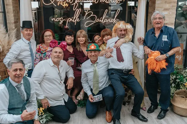 Boda de María y Chema en Masía El Teular, Sueca, una celebración natural y emotiva en Valencia. photocall