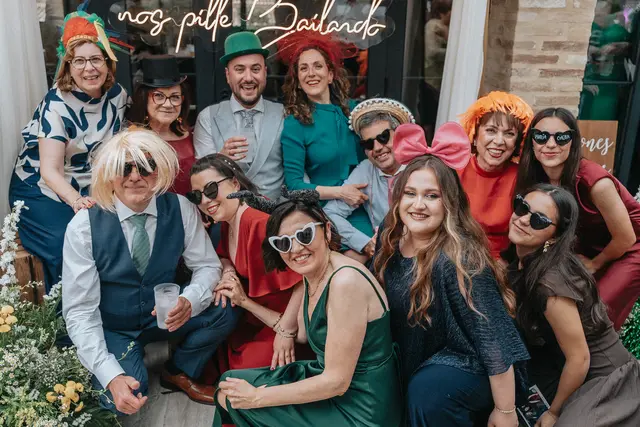 Boda de María y Chema en Masía El Teular, Sueca, una celebración natural y emotiva en Valencia. photocall
