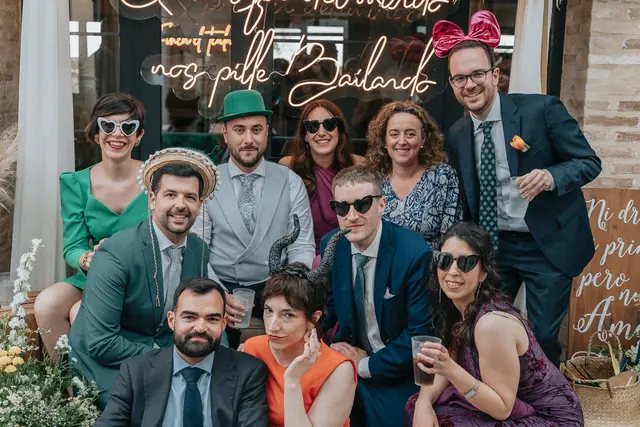 Boda de María y Chema en Masía El Teular, Sueca, una celebración natural y emotiva en Valencia. photocall