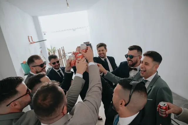 Fotografía de boda de María “Periqueta” y Juanan en Minglanilla por Va de Novias Salida / Entrada