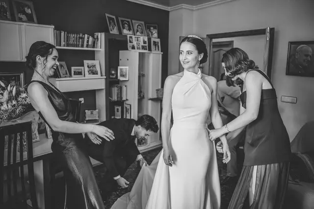 Fotografía de boda de María “Periqueta” y Juanan en Minglanilla por Va de Novias preparativos