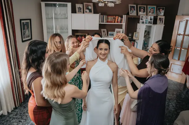Fotografía de boda de María “Periqueta” y Juanan en Minglanilla por Va de Novias portada preparativos