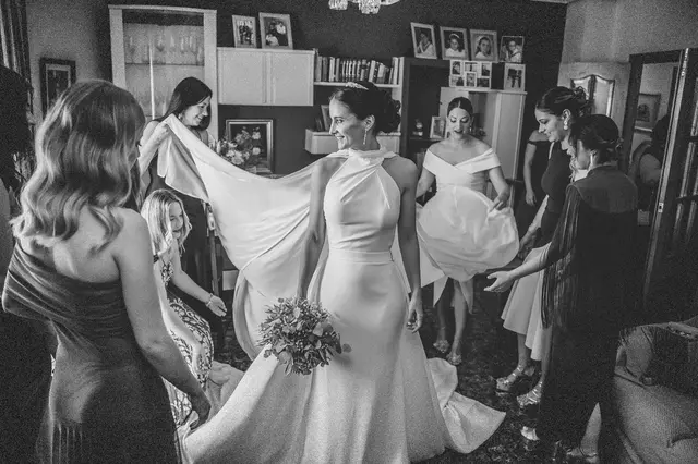 Fotografía de boda de María “Periqueta” y Juanan en Minglanilla por Va de Novias portada preparativos