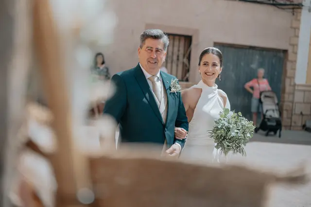 Fotografía de boda de María “Periqueta” y Juanan en Minglanilla por Va de Novias Salida / Entrada