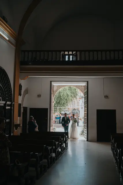 Fotografía de boda de María “Periqueta” y Juanan en Minglanilla por Va de Novias Salida / Entrada
