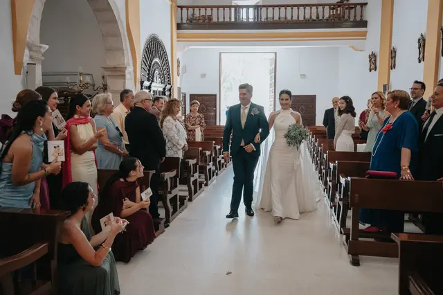 Fotografía de boda de María “Periqueta” y Juanan en Minglanilla por Va de Novias Salida / Entrada