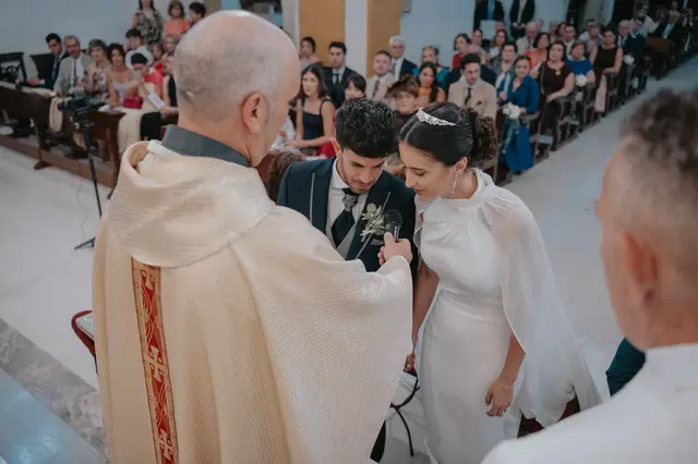 Fotografía de boda de María “Periqueta” y Juanan en Minglanilla por Va de Novias ceremonia