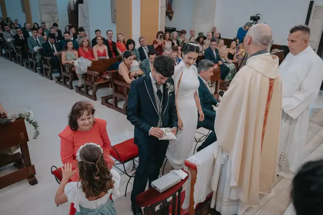 Fotografía de boda de María “Periqueta” y Juanan en Minglanilla por Va de Novias ceremonia