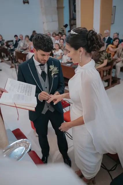 Fotografía de boda de María “Periqueta” y Juanan en Minglanilla por Va de Novias ceremonia