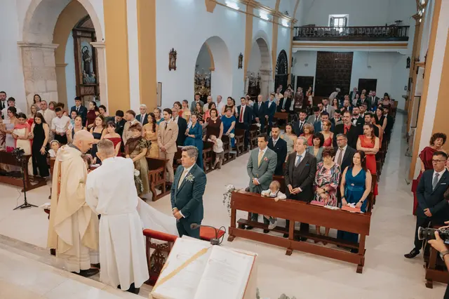 Fotografía de boda de María “Periqueta” y Juanan en Minglanilla por Va de Novias ceremonia