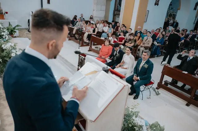 Fotografía de boda de María “Periqueta” y Juanan en Minglanilla por Va de Novias ceremonia