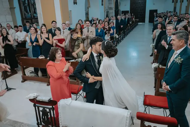 Fotografía de boda de María “Periqueta” y Juanan en Minglanilla por Va de Novias ceremonia