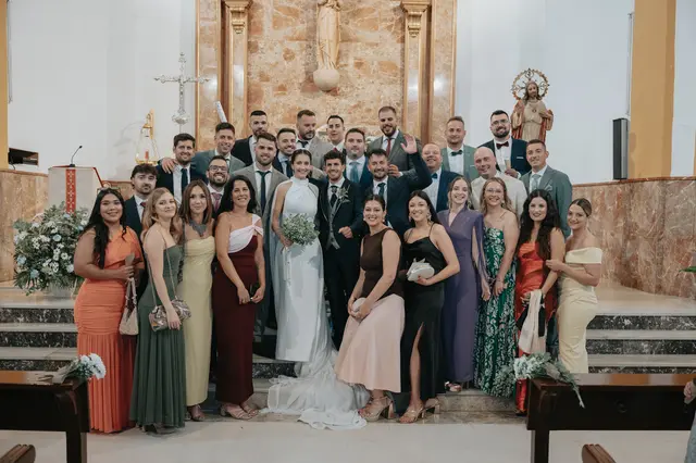 Fotografía de boda de María “Periqueta” y Juanan en Minglanilla por Va de Novias grupales