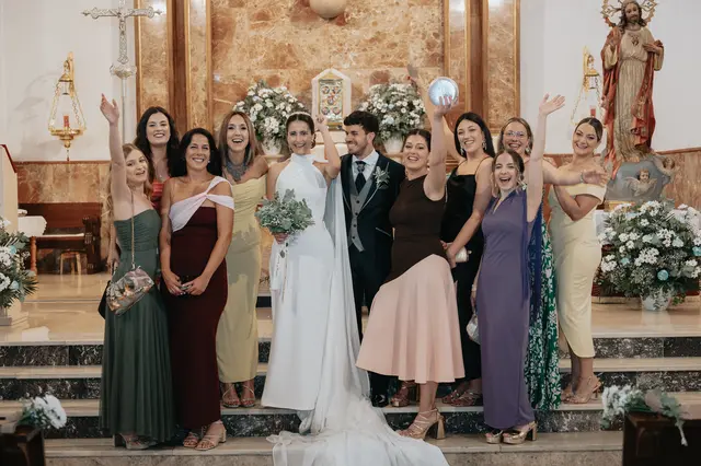 Fotografía de boda de María “Periqueta” y Juanan en Minglanilla por Va de Novias grupales
