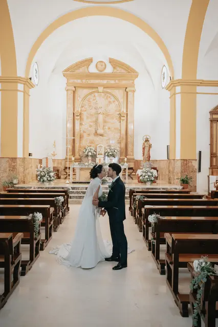 Fotografía de boda de María “Periqueta” y Juanan en Minglanilla por Va de Novias Salida / Entrada