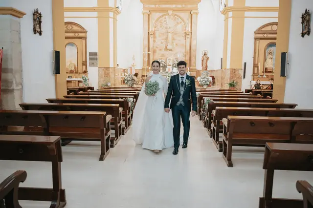 Fotografía de boda de María “Periqueta” y Juanan en Minglanilla por Va de Novias Salida / Entrada