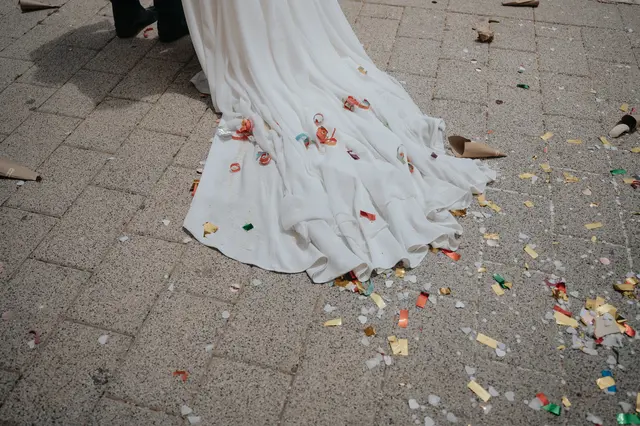 Fotografía de boda de María “Periqueta” y Juanan en Minglanilla por Va de Novias Salida / Entrada