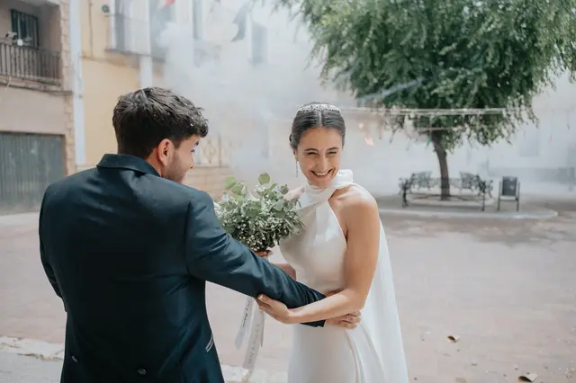 Fotografía de boda de María “Periqueta” y Juanan en Minglanilla por Va de Novias Salida / Entrada portada