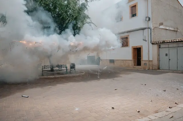 Fotografía de boda de María “Periqueta” y Juanan en Minglanilla por Va de Novias Salida / Entrada