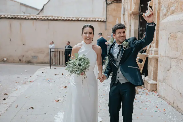 Fotografía de boda de María “Periqueta” y Juanan en Minglanilla por Va de Novias Salida / Entrada