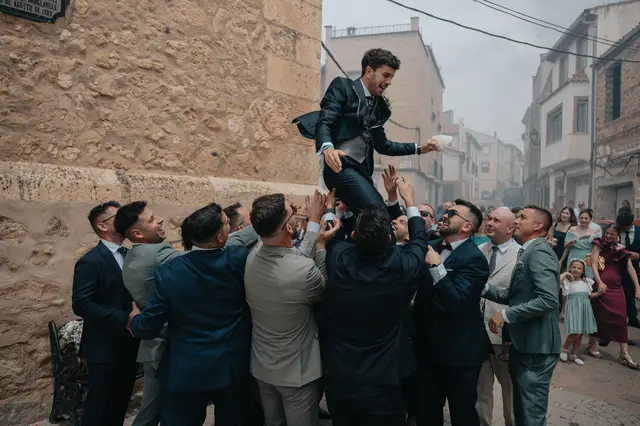 Fotografía de boda de María “Periqueta” y Juanan en Minglanilla por Va de Novias Salida / Entrada