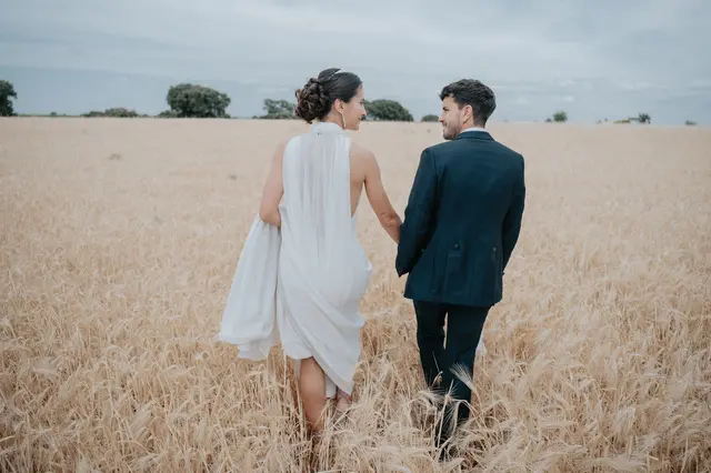 Fotografía de boda de María “Periqueta” y Juanan en Minglanilla por Va de Novias portada sesion pareja