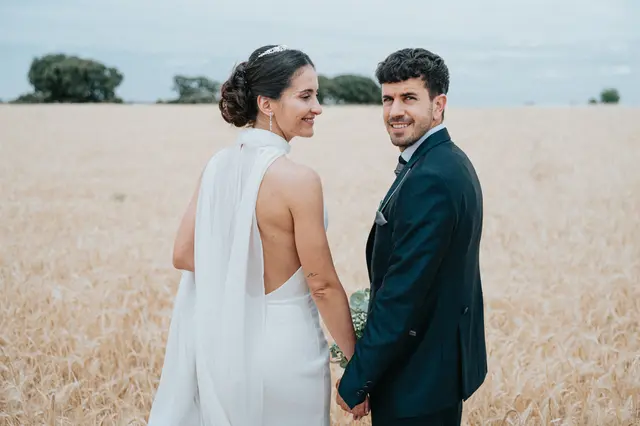 Fotografía de boda de María “Periqueta” y Juanan en Minglanilla por Va de Novias sesion pareja