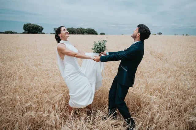 Fotografía de boda de María “Periqueta” y Juanan en Minglanilla por Va de Novias portada sesion pareja