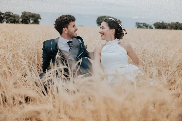 Fotografía de boda de María “Periqueta” y Juanan en Minglanilla por Va de Novias portada sesion pareja