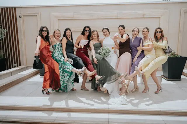 Fotografía de boda de María “Periqueta” y Juanan en Minglanilla por Va de Novias coctel portada