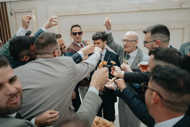 Fotografía de boda de María “Periqueta” y Juanan en Minglanilla por Va de Novias coctel