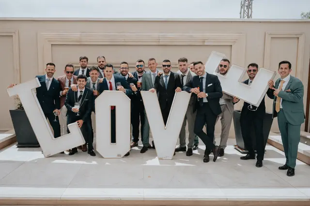 Fotografía de boda de María “Periqueta” y Juanan en Minglanilla por Va de Novias coctel portada