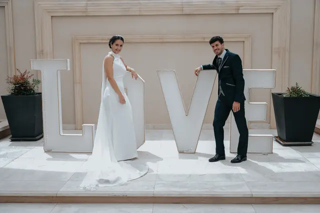 Fotografía de boda de María “Periqueta” y Juanan en Minglanilla por Va de Novias coctel portada