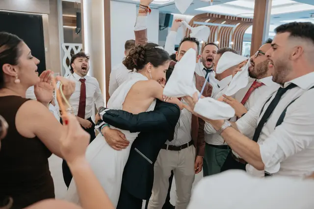 Fotografía de boda de María “Periqueta” y Juanan en Minglanilla por Va de Novias banquete