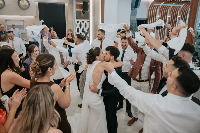 Fotografía de boda de María “Periqueta” y Juanan en Minglanilla por Va de Novias banquete
