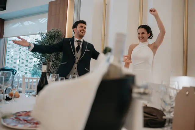 Fotografía de boda de María “Periqueta” y Juanan en Minglanilla por Va de Novias banquete portada