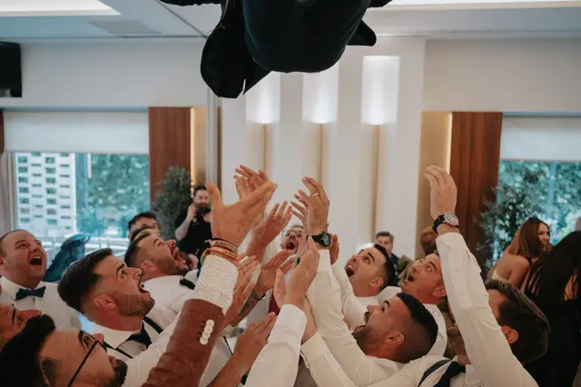 Fotografía de boda de María “Periqueta” y Juanan en Minglanilla por Va de Novias banquete portada