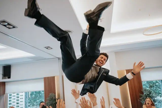 Fotografía de boda de María “Periqueta” y Juanan en Minglanilla por Va de Novias banquete