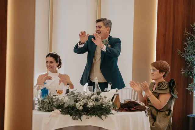 Fotografía de boda de María “Periqueta” y Juanan en Minglanilla por Va de Novias banquete