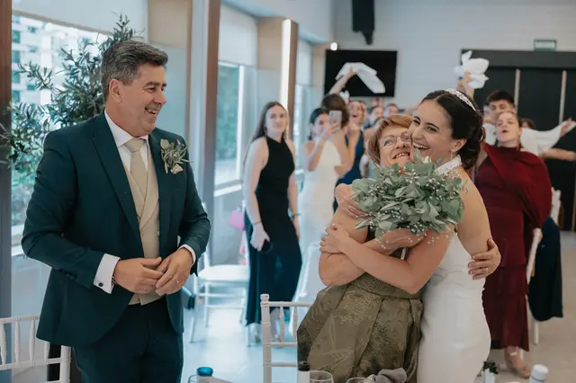 Fotografía de boda de María “Periqueta” y Juanan en Minglanilla por Va de Novias banquete