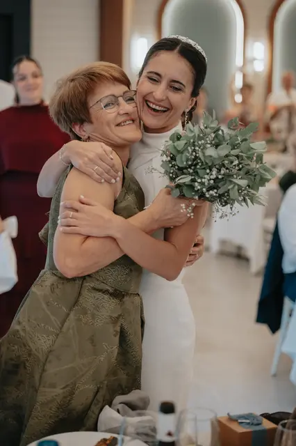 Fotografía de boda de María “Periqueta” y Juanan en Minglanilla por Va de Novias banquete portada