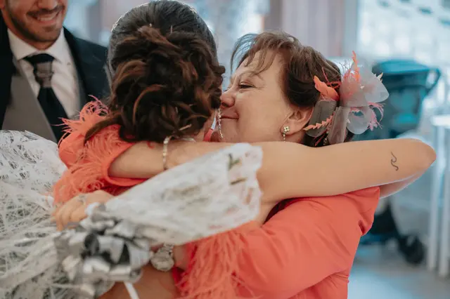 Fotografía de boda de María “Periqueta” y Juanan en Minglanilla por Va de Novias banquete portada