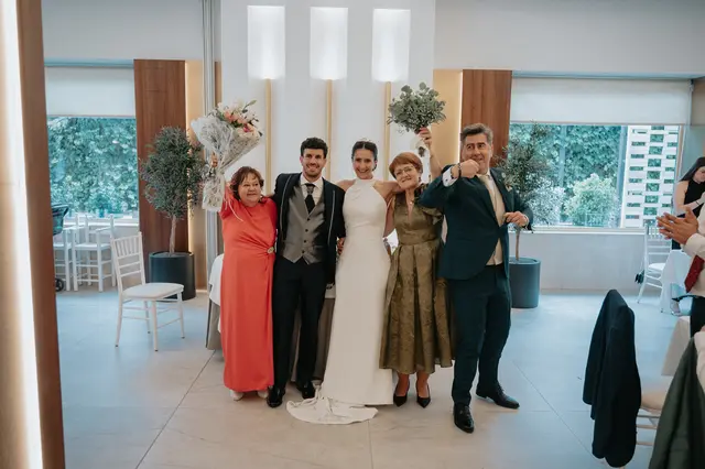 Fotografía de boda de María “Periqueta” y Juanan en Minglanilla por Va de Novias banquete