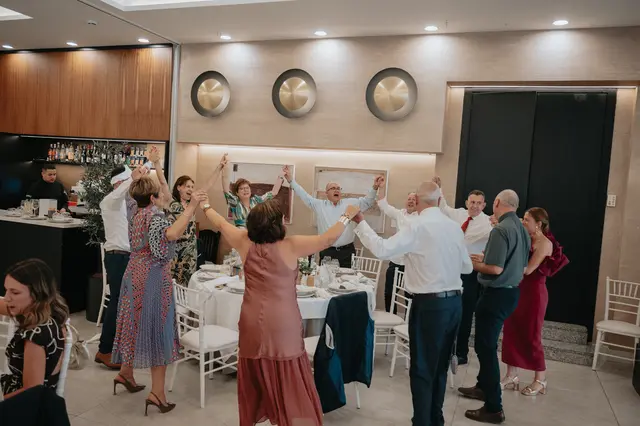 Fotografía de boda de María “Periqueta” y Juanan en Minglanilla por Va de Novias banquete